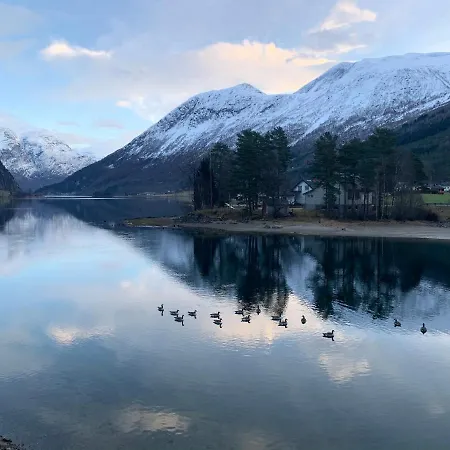 Crystal - Waterfront Apartamento Stryn